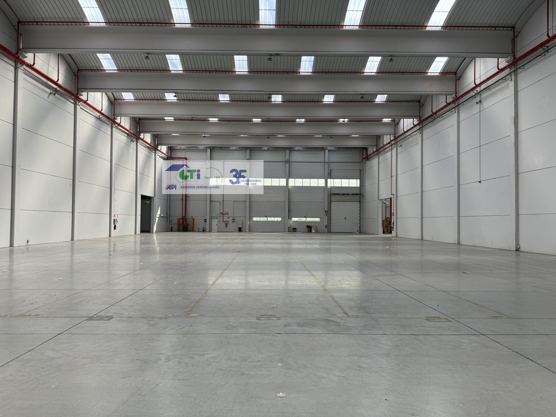 Nave logística de 2.157m2  ubicada en la Plataforma Logística de Zaragoza (PLAZA). 