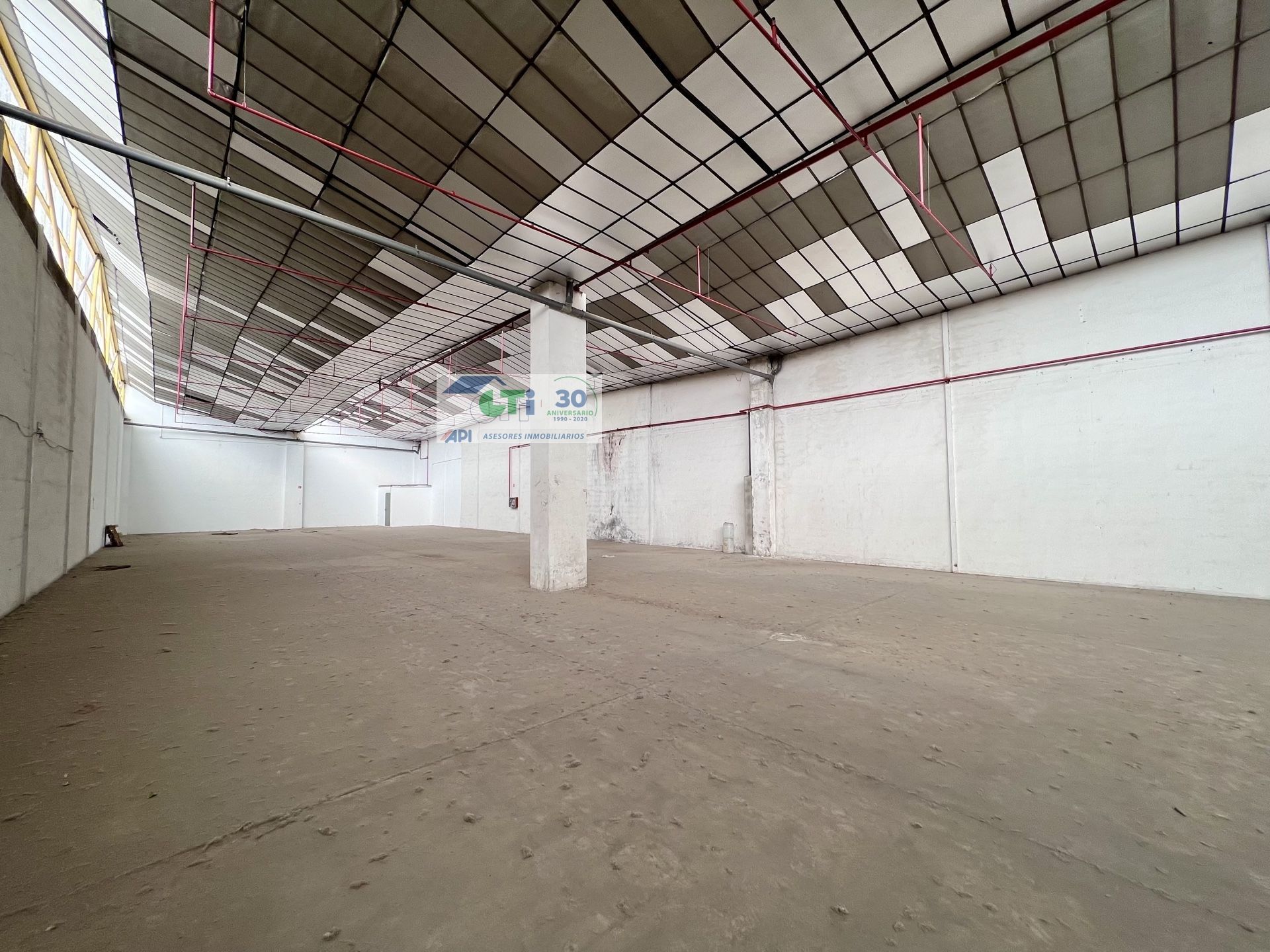 POLÍGONO EL GRECO, NAVE INDUSTRIAL DE 830m2 EN BARRIO CASABLANCA / LAS NIEVES