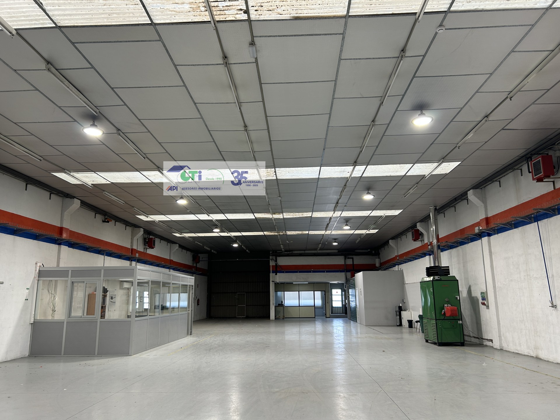 NAVE EN ALQUILER DE 675 M2 EN PLANTA. POLÍGONO EL OLIVAR , CARRETERA DE LOGROÑO.