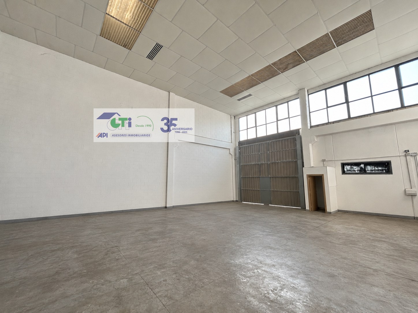 NAVE INDUSTRIAL EN VENTA DE 168 M² EN POLÍGONO EMPRESARIUM