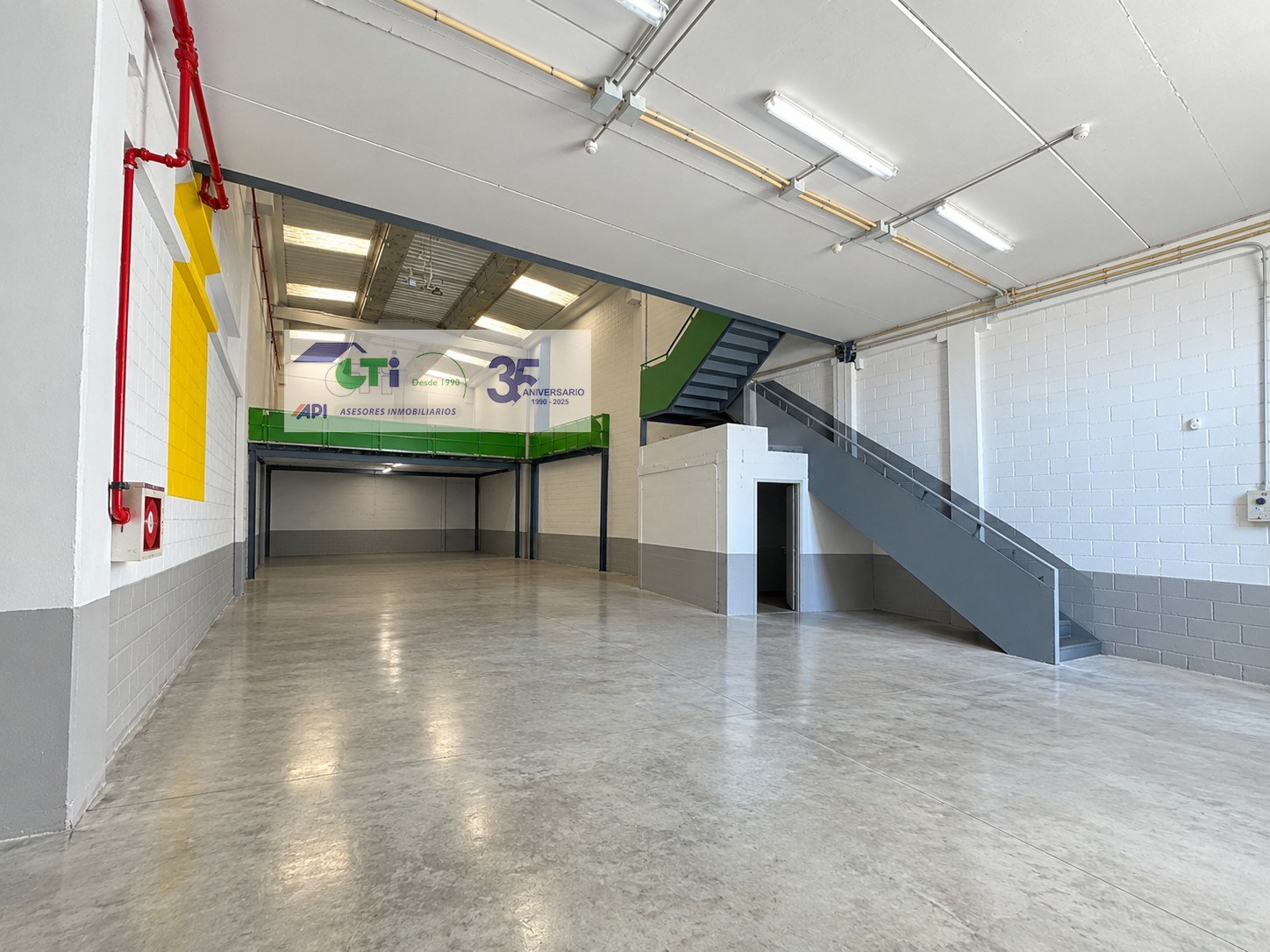 NAVE EN VENTA DE 350M2 EN POL. EMPRESARIUM