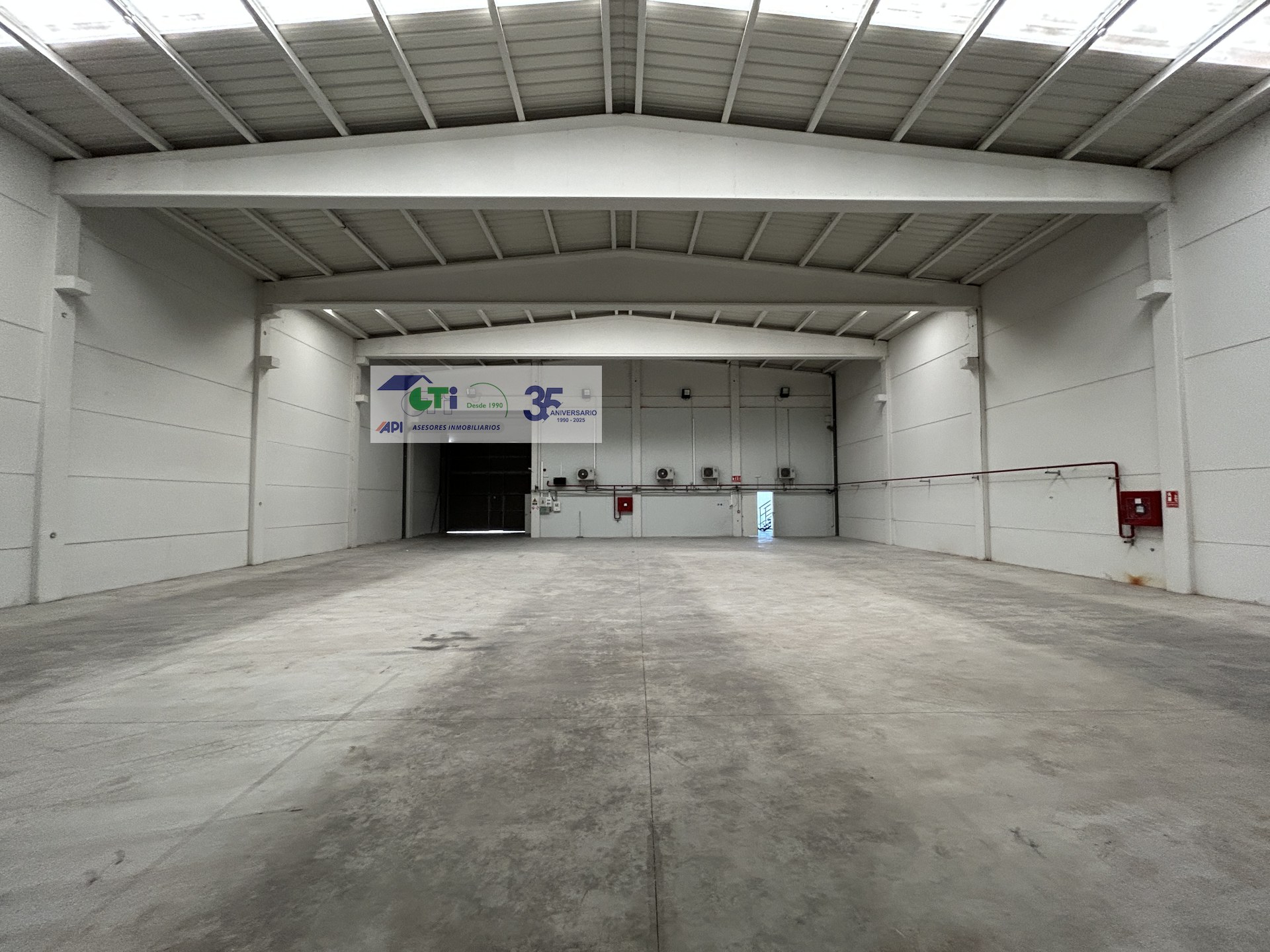 NAVE INDUSTRIAL DE 700M2 EN ALQUILER  EN POLÍGONO EMPRESARIUM