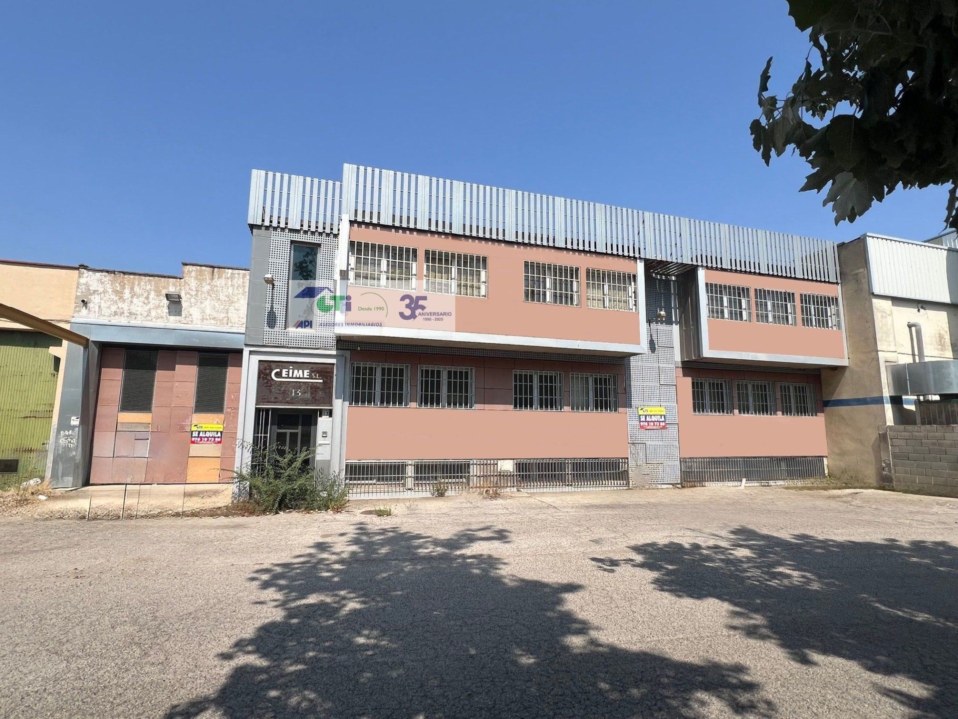 NAVE EN POLÍGONO EL PILAR, OFICINAS REFORMADAS RECIENTEMENTE.