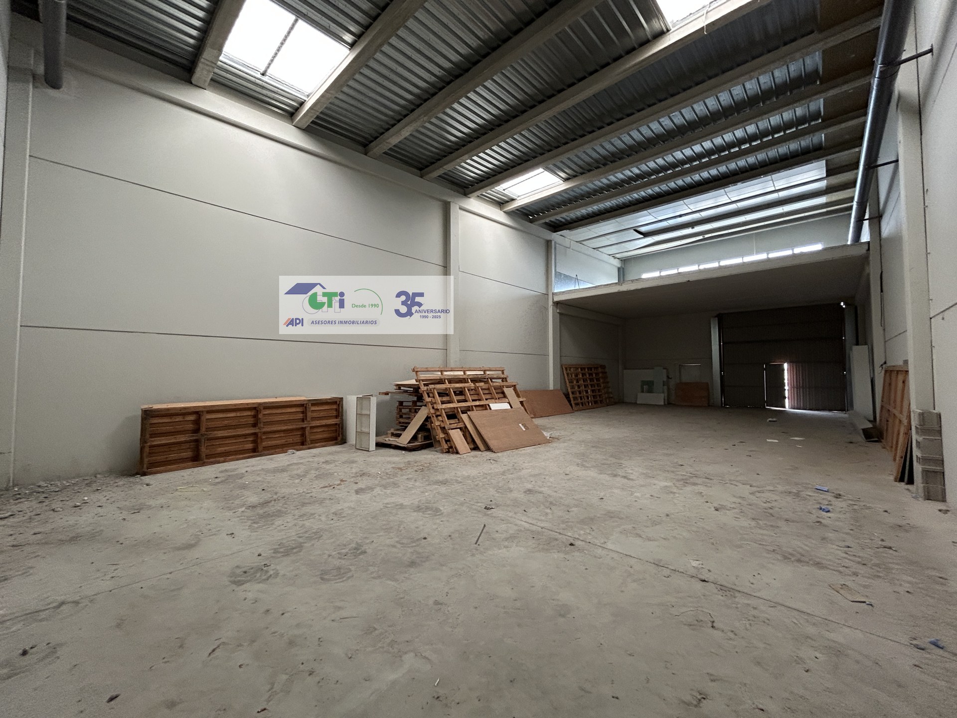 NAVE INDUSTRIAL DE 300M2 EN POL. EMPRESARIUM