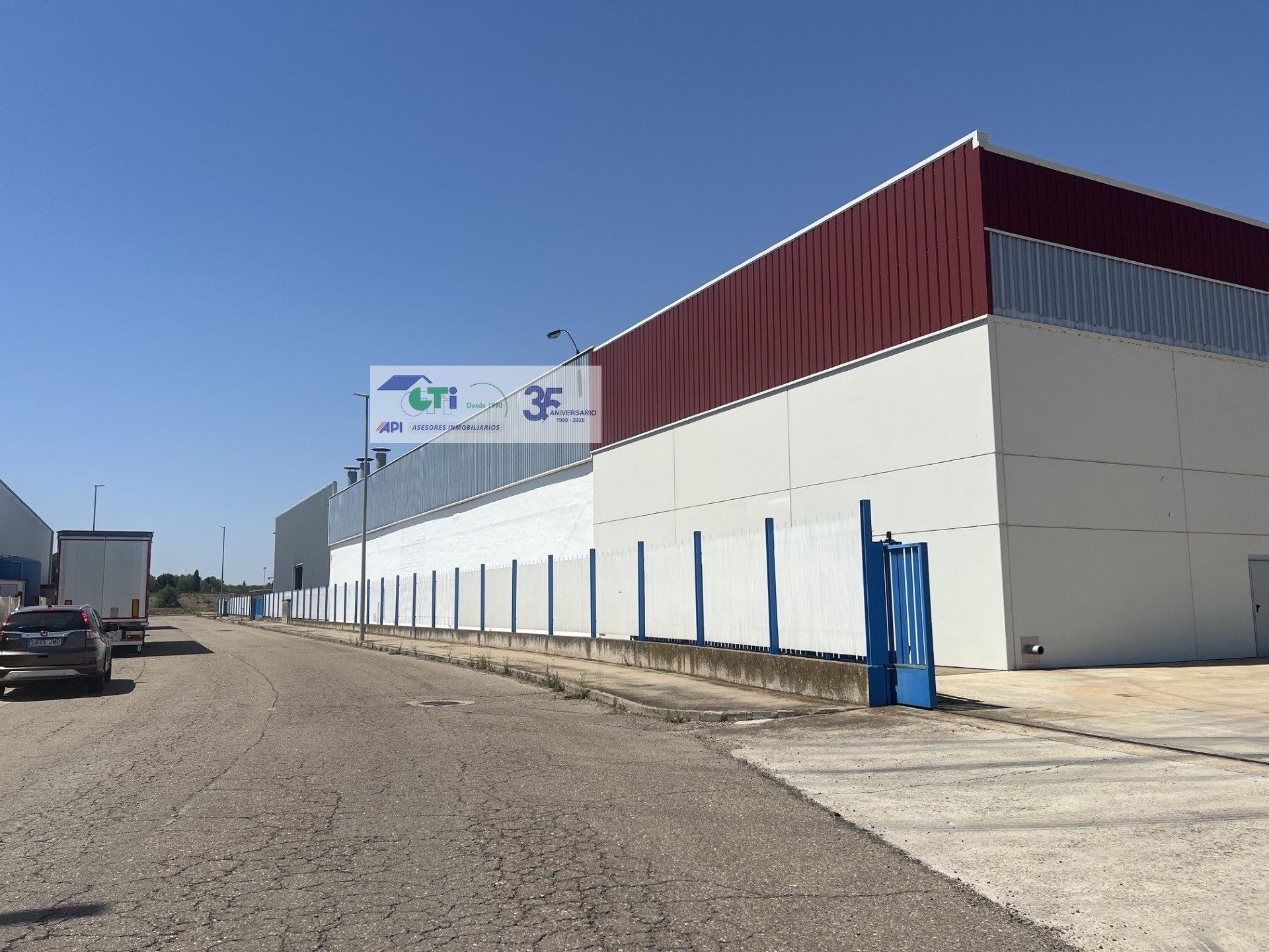 Nave industrial de 3.520 m2  con 5 puentes grúa en Polígono Figueruelas – Zaragoza