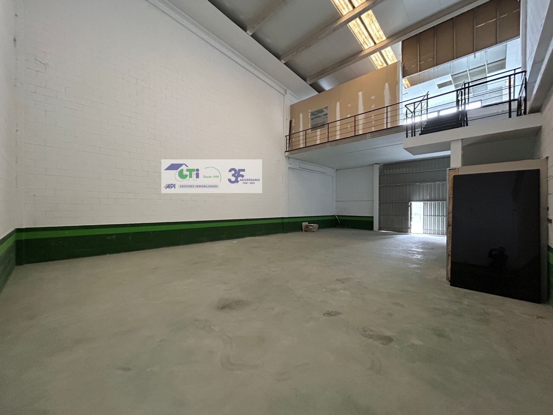 ALQUILER DE NAVE DE 234M2 EN POL. EMPRESARIUM