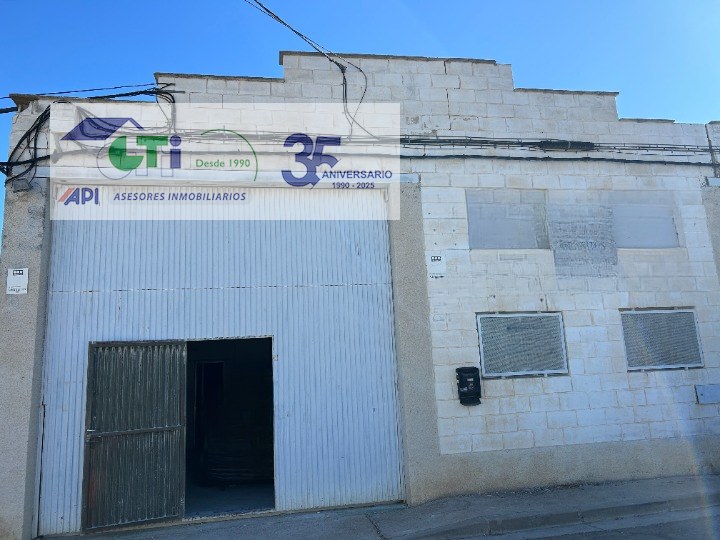 CADRETE- DOS NAVES  COLIDANTES EN VENTA CON UNA SUPERFICIE TOTAL  DE 500 M2 , POLÍGONO LAS ERAS.