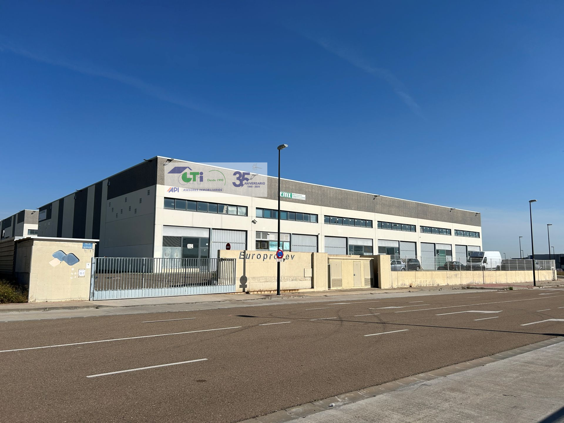 NAVE EN VENTA DE 1.325M2 EN RECINTO CERRADO