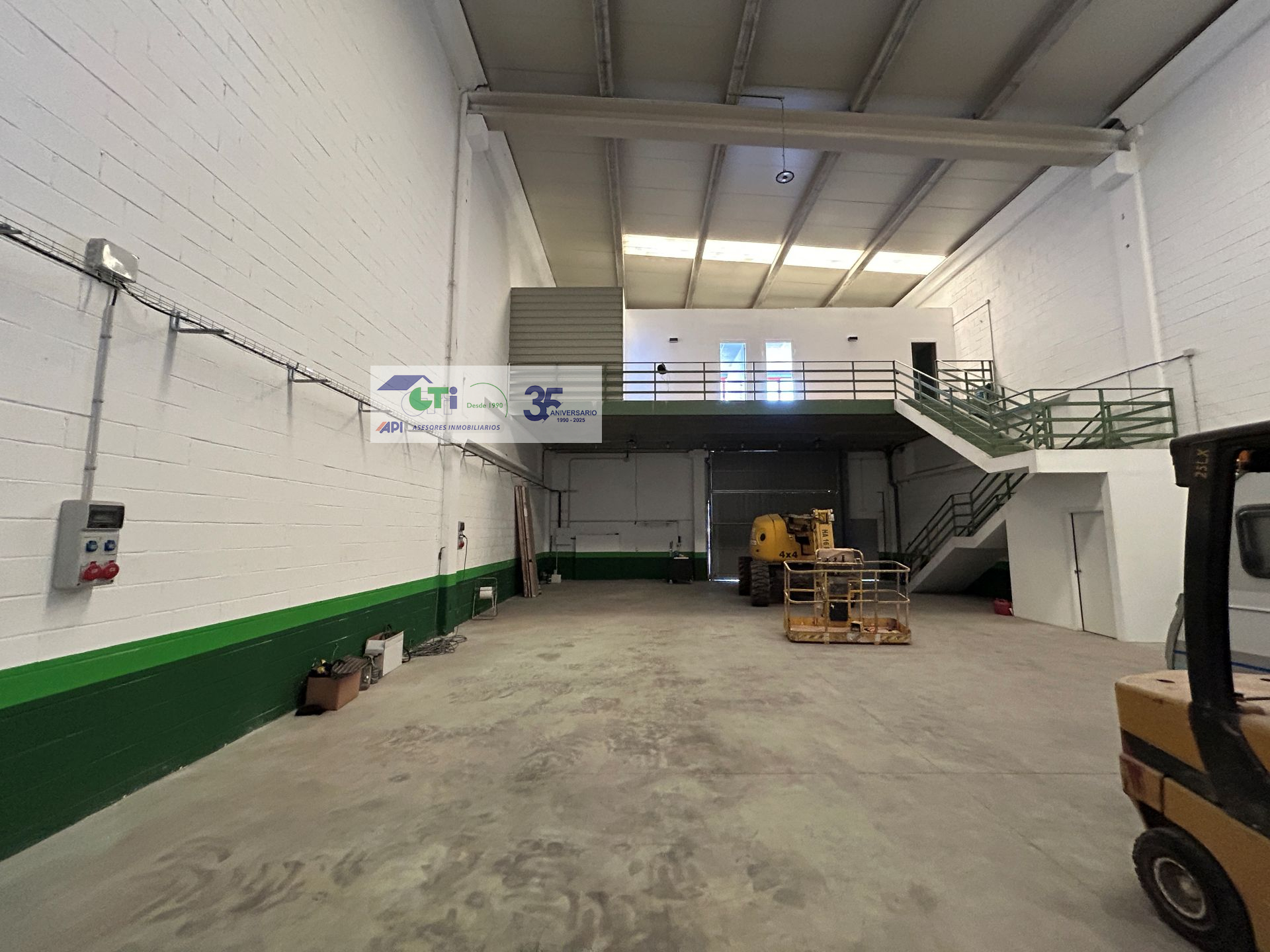ALQUILER DE NAVE INSTALADA DE 325M2