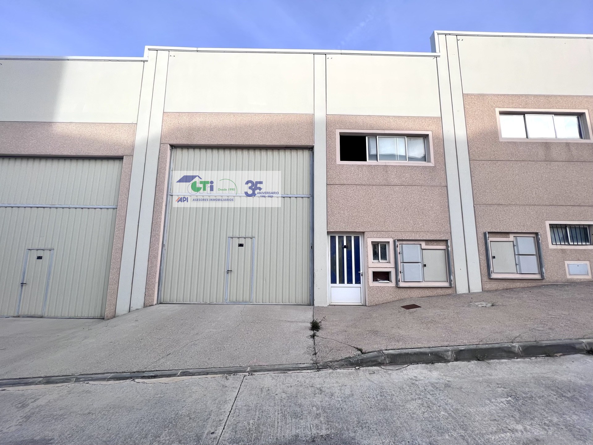 NAVE CON UN TOTAL DE 362 M2, TIPO B, EN POLÍGONO EN VALDECONSEJO-CUARTE DE HUERVA.