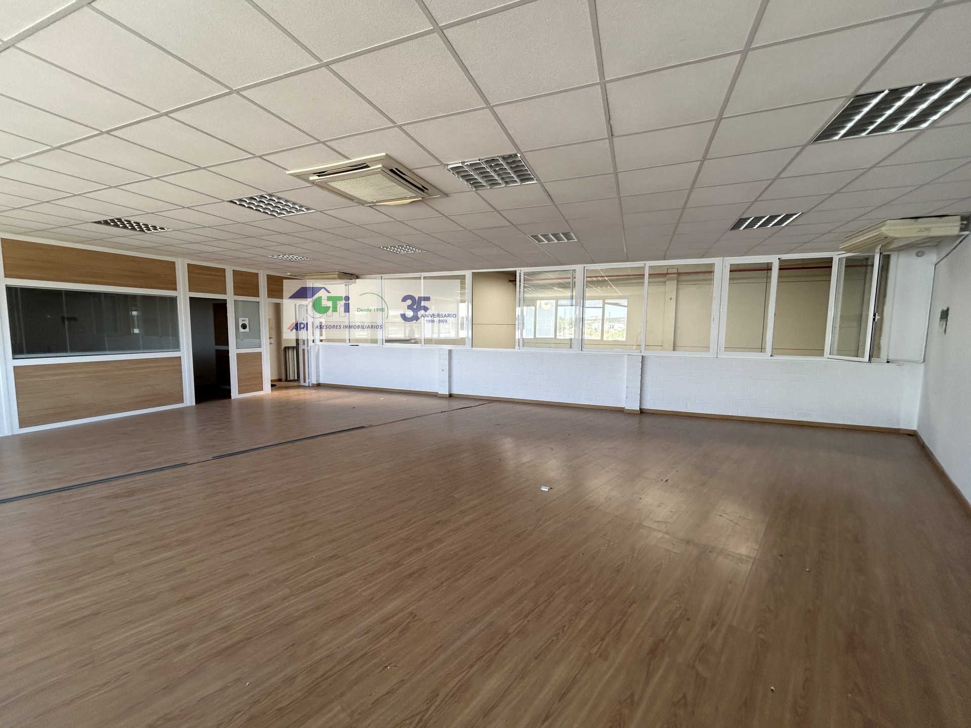 ALQUILER DE NAVE DE 387M2 EN POL. EMPRESARIUM
