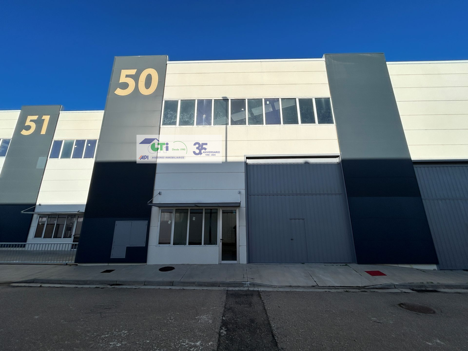 NAVE DE RECIENTE CONSTRUCCIÓN A 5 MINUTOS DE ZARAGOZA