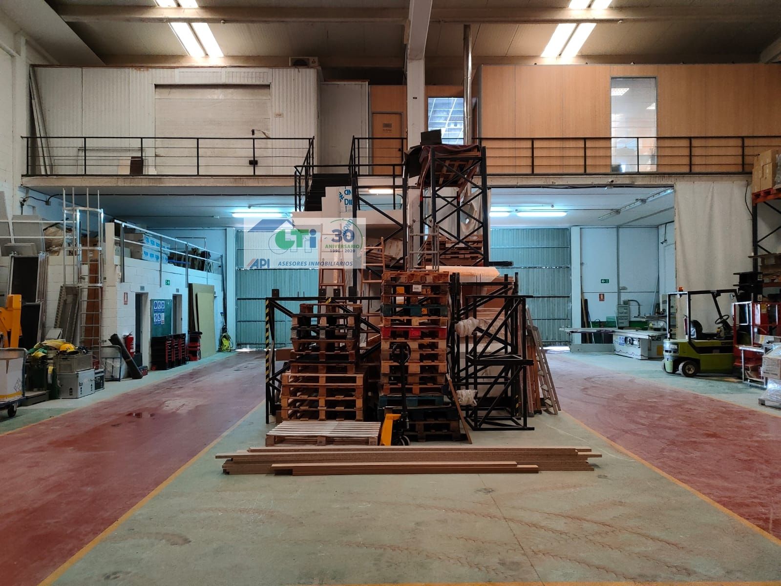 VENTA DE NAVE INSTALADA DE 660M2 EN ZARAGOZA