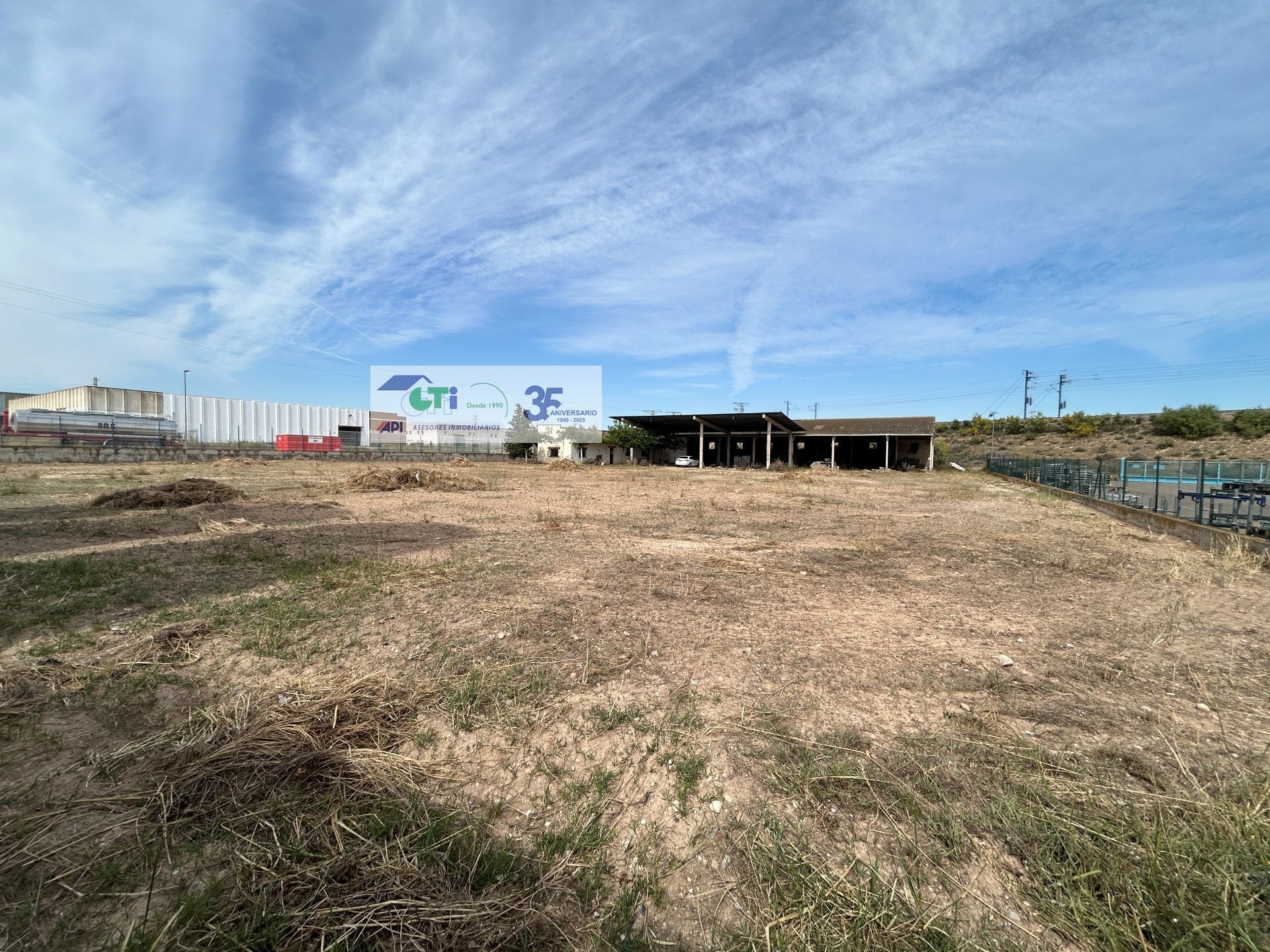 PARCELA EN VENTA DE 5.500M2 EN POL. LA CORONA