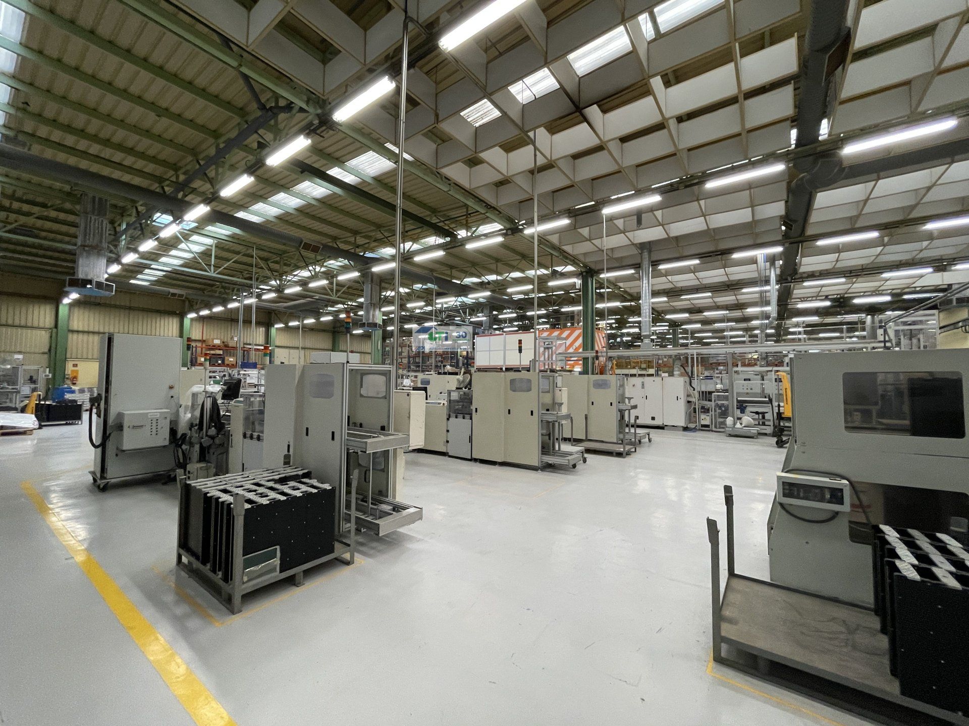 Nave industrial en venta de 8.400m2 construidos sobre parcela de 16.000m2 en Polígono Malpica, Zaragoza – Totalmente instalada y lista para operar