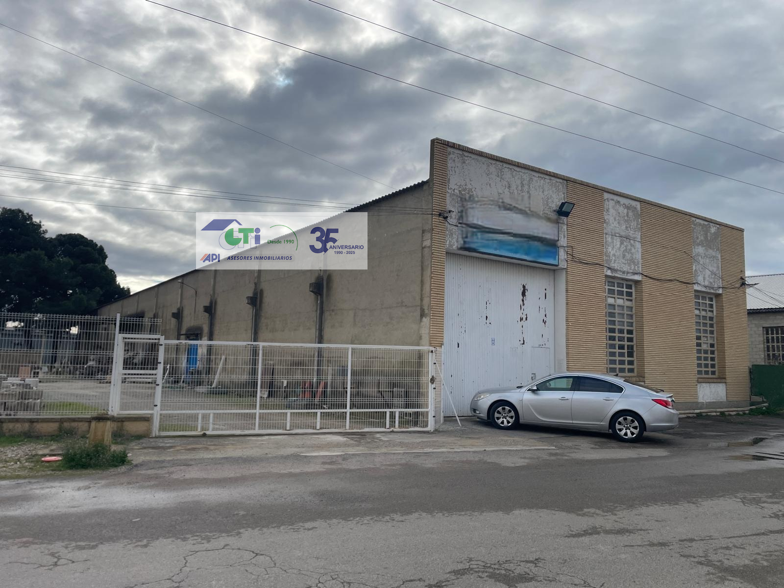 VILLANUEVA DE GALLEGO, NAVE EN VENTA CON TERRENO