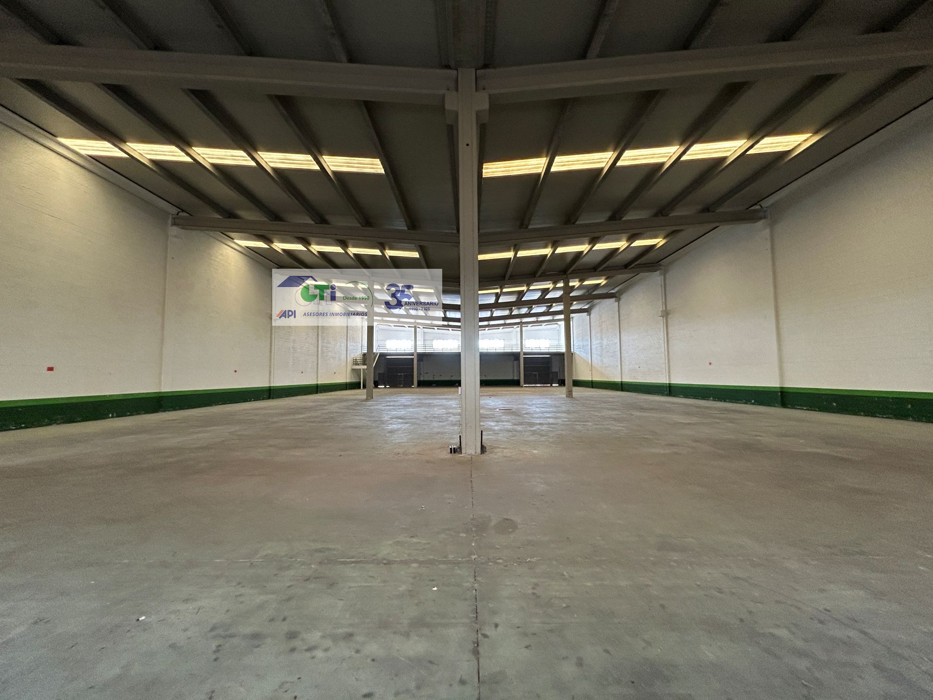 VENTA DE NAVE DE 2357M2
