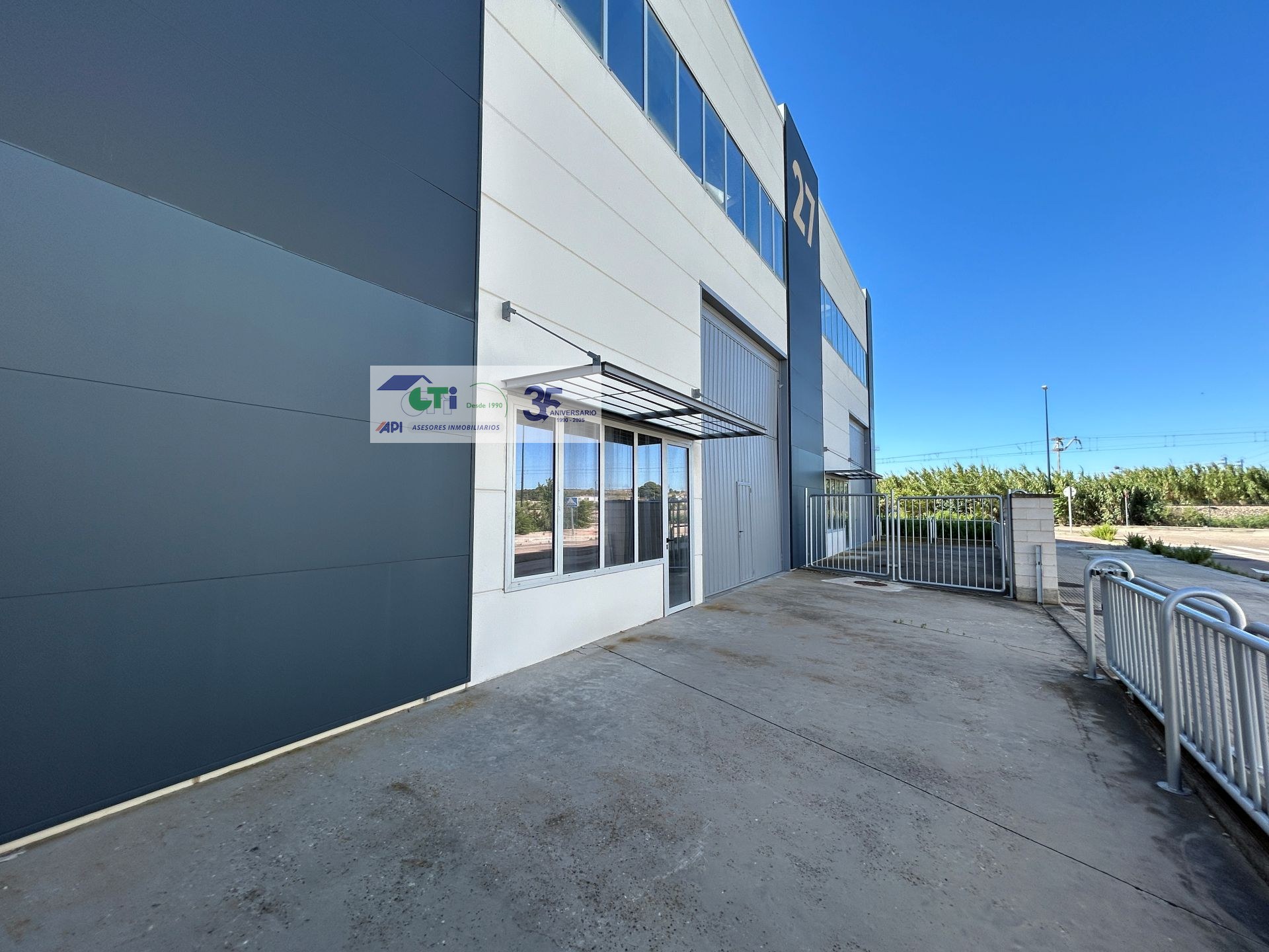 NAVE INDUSTRIAL DE 4.000M2 A 5 MINUTOS DE ZARAGOZA