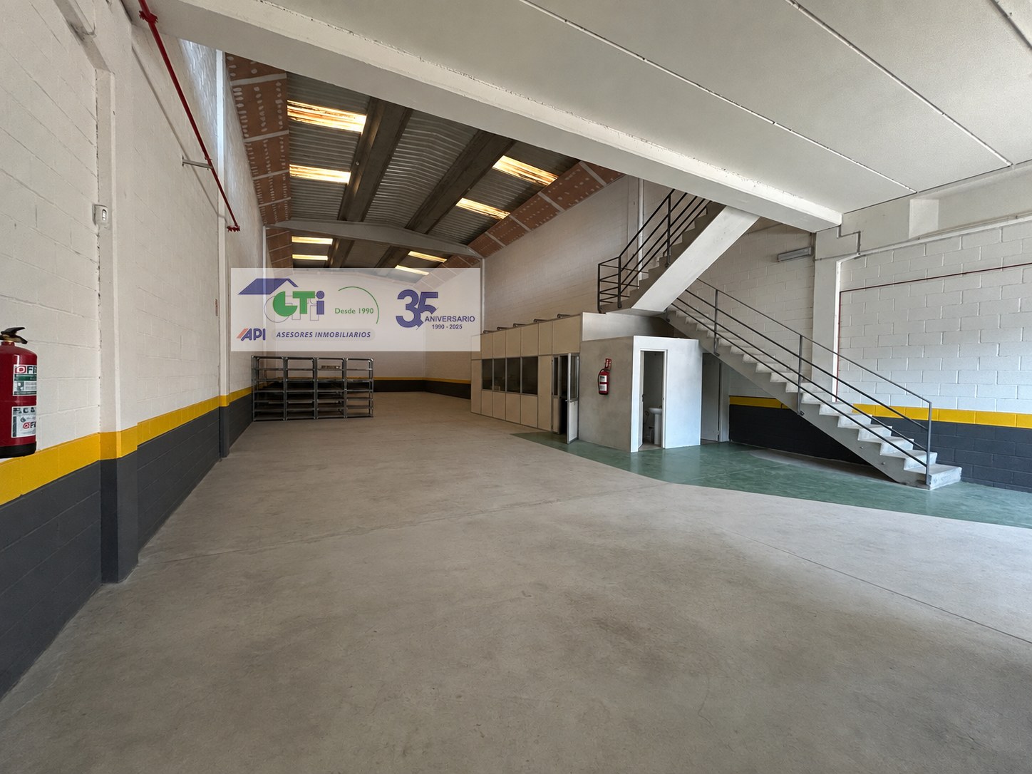 NAVE INDUSTRIAL EN VENTA DE 430 M² EN POLÍGONO EMPRESARIUM