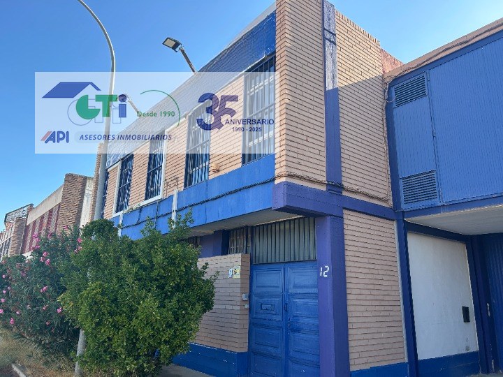 CADRETE-POLÍGONO AGRINASA. CONJUNTO DE TRES NAVES EN VENTA CON UN TOTAL DE 2.083 M2 