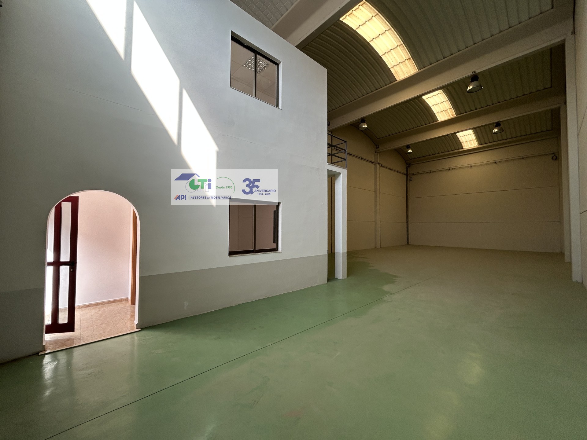 NAVE INDUSTRIAL INSTALADA EN VENTA DE 288 M² EN POLÍGONO EMPRESARIUM