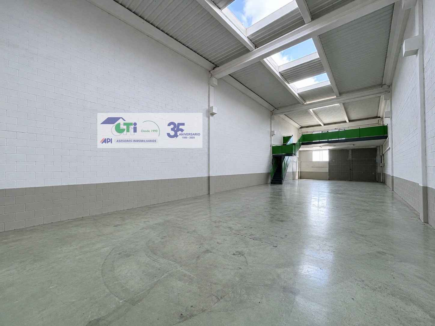 NAVE EN VENTA DE 350M2 EN POL. EMPRESARIUM